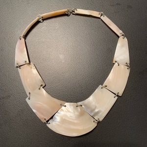 Anthropologie | Shell necklace w/matte metal